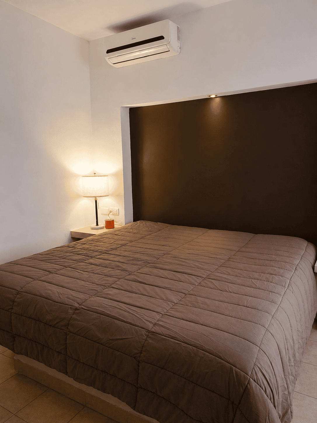 Recámara con cama King Size.